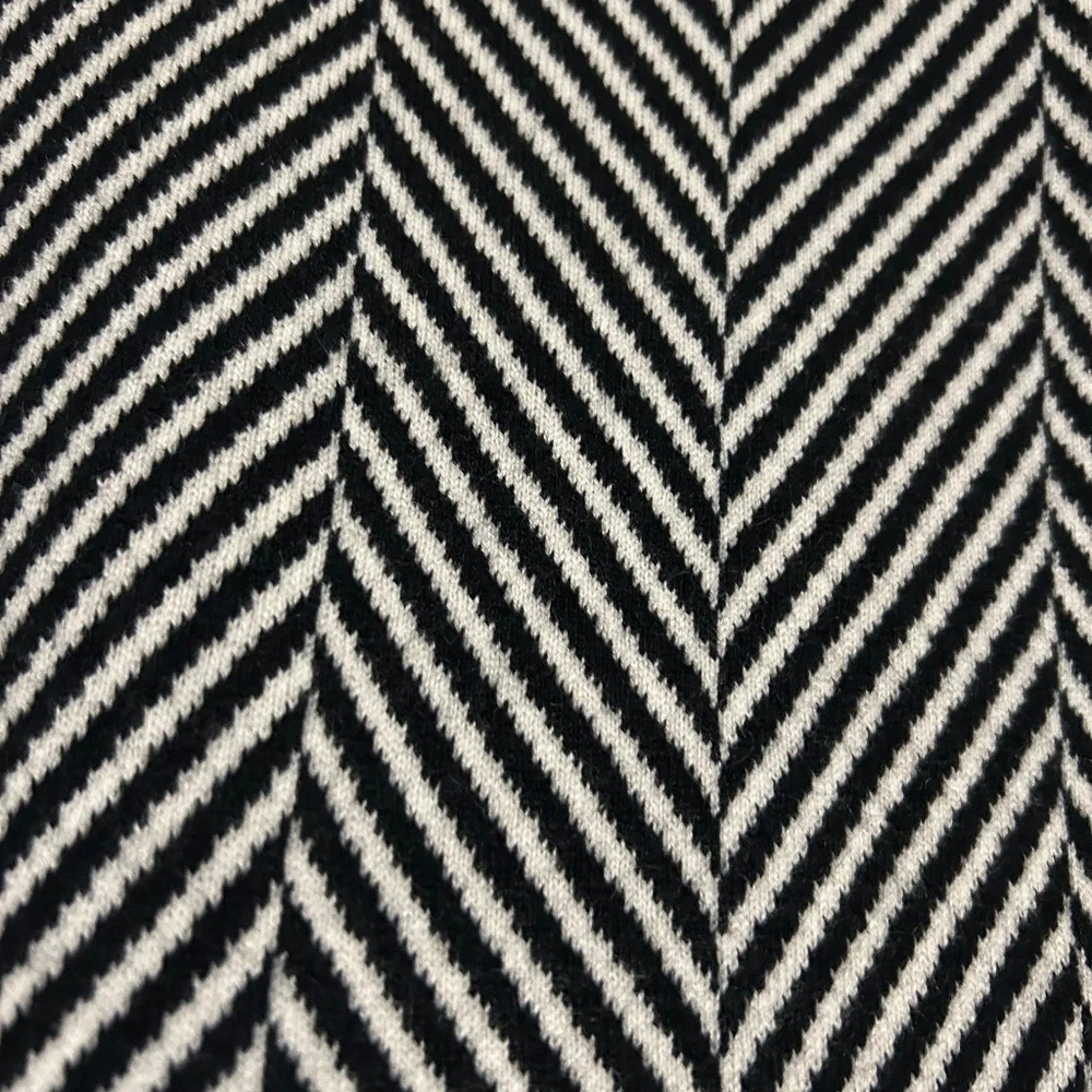 Lands’ End 100% Cashmere Black and White Chevron Sweater Size XSP Preppy! - Picture 4 of 5